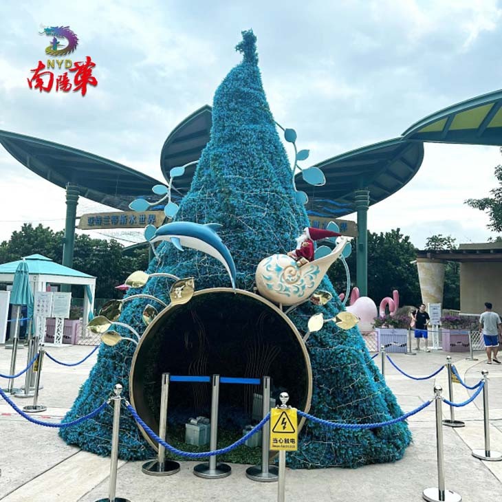 20 Foot Outdoor Christmas Tree for Holliday Resort